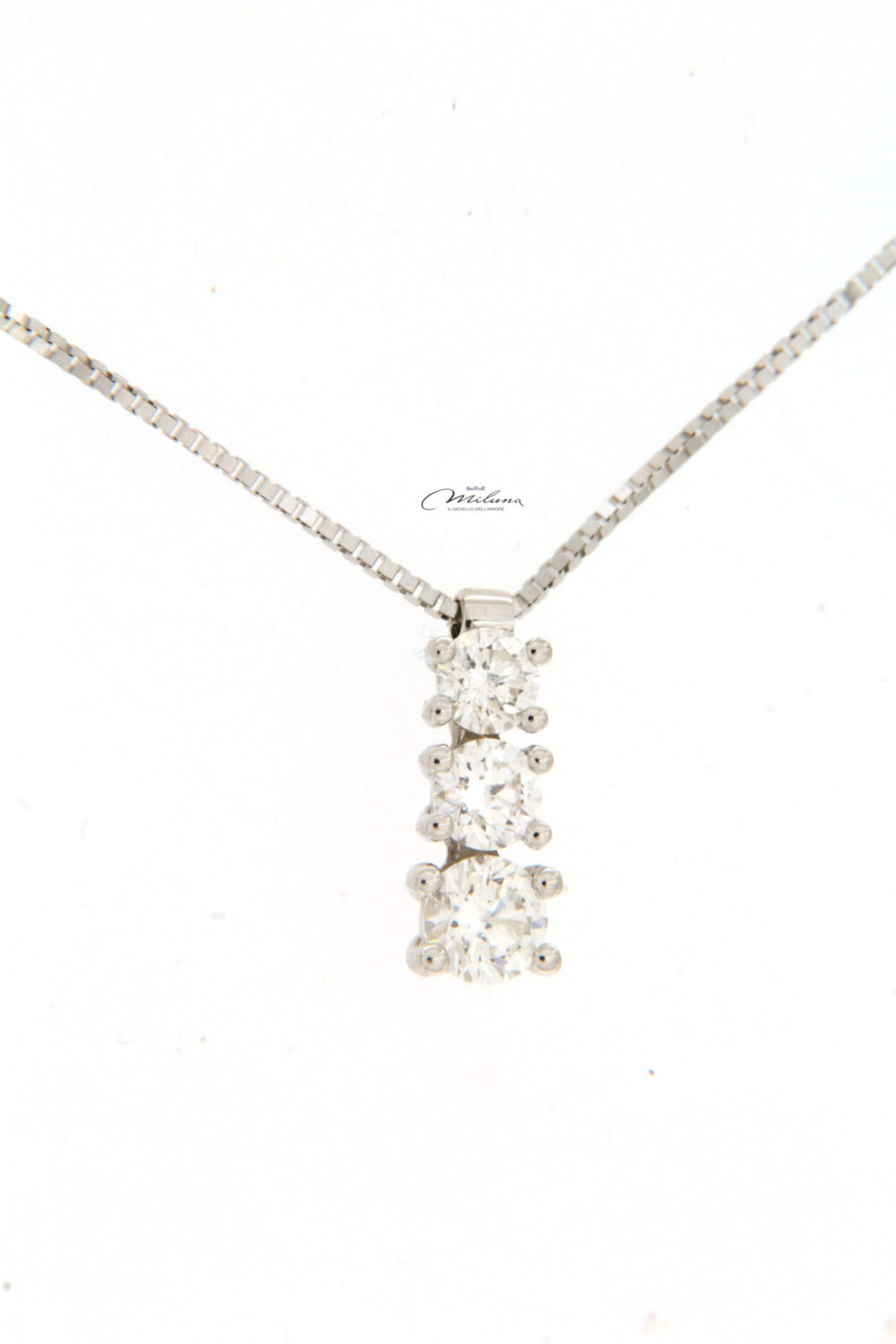 Collana Oro bianco 750/1000 con ciondolo diamanti